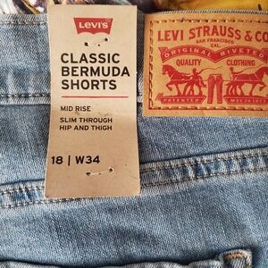 Levi's Burmuda Shorts